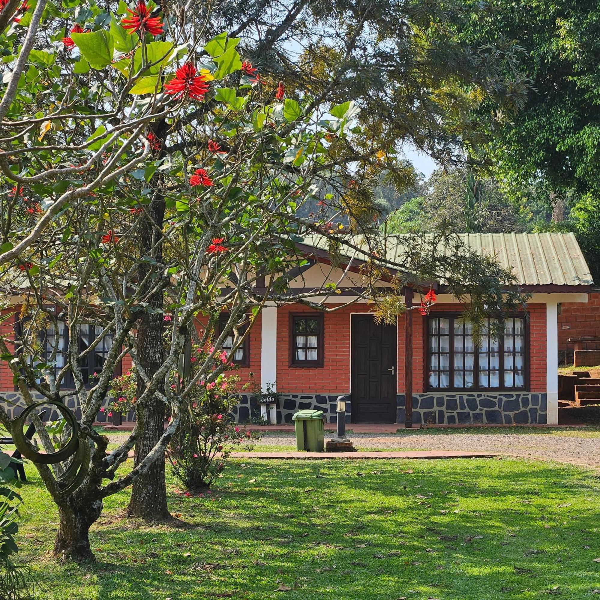 Cabañas El Refugio del Mensu Puerto Iguazú Exterior foto